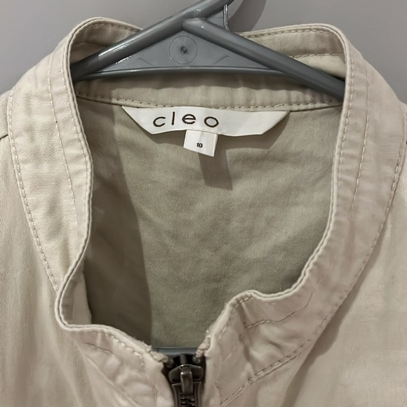 Cleo vest lightly used beige colour. - Picture 3 of 6